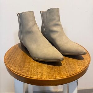 Indigo Women's Gray Ankle Boots